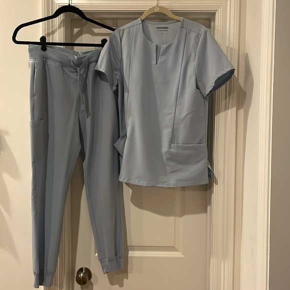 Mandala scrub set in Powder Blue - small top and small pants - Picture 2 of 8
